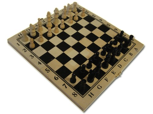 Шахматы 25*25см, фигуры и доска выполненны из дерева. Средние. :(7702):