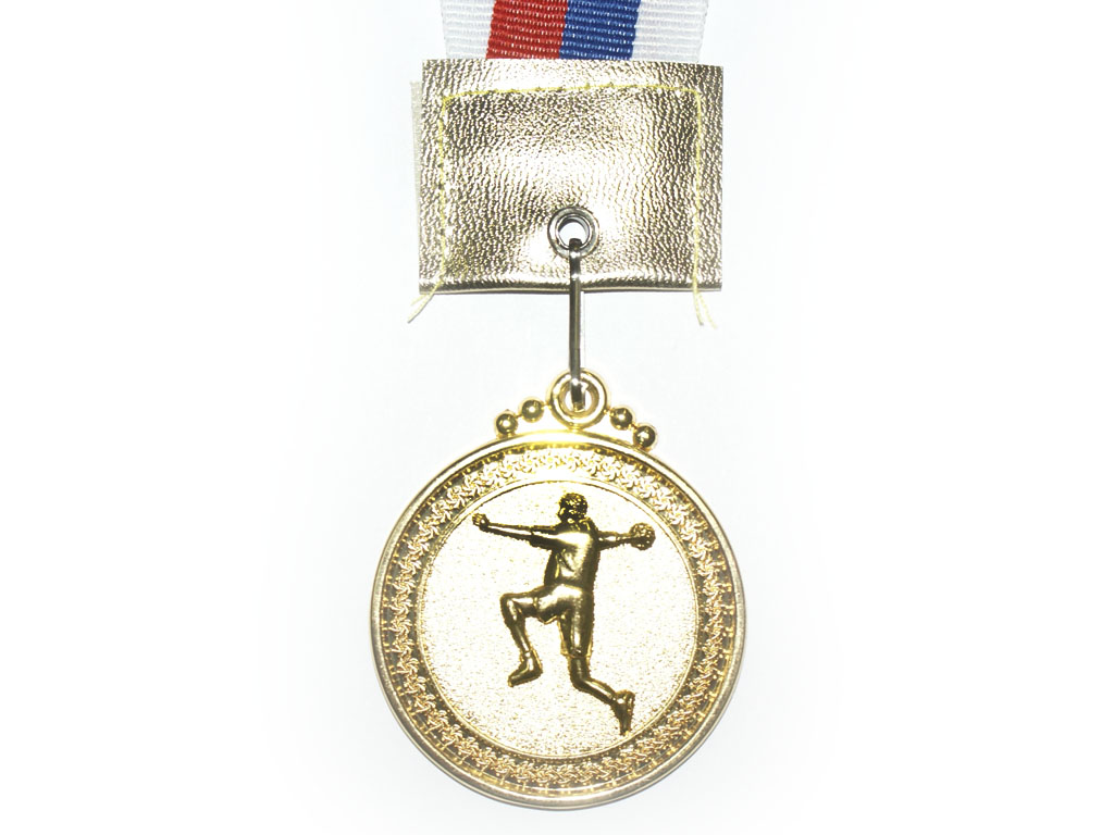 Медаль с лентой (золото). Диаметр 5 см.